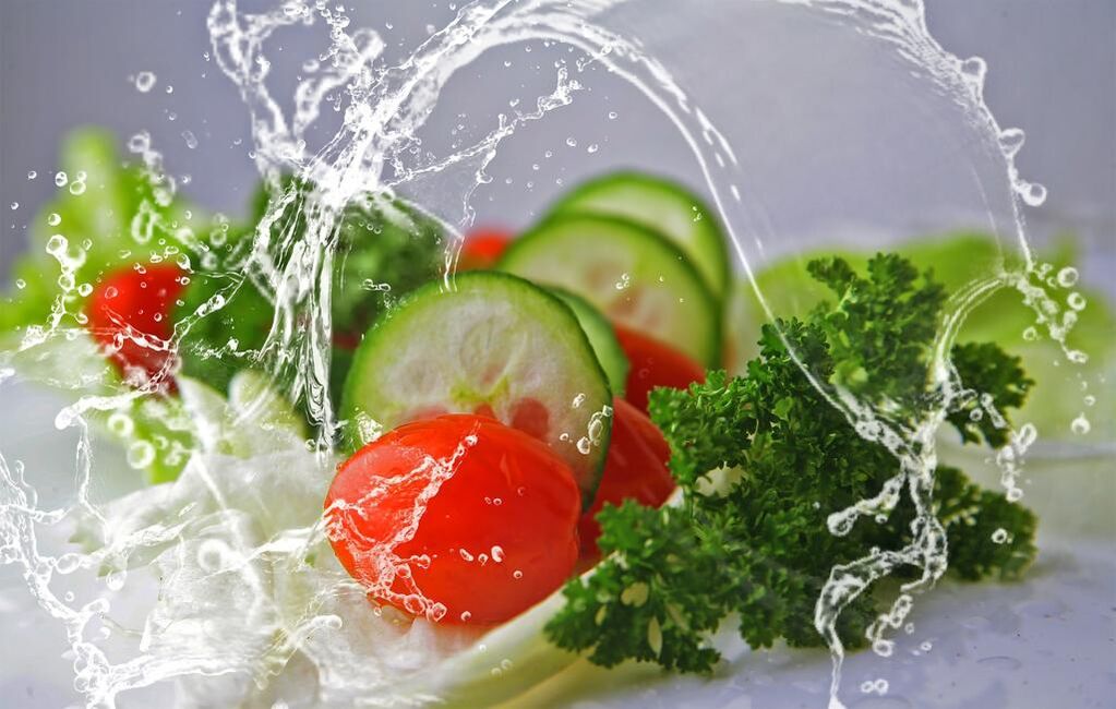 Zdrava hrana i voda važni su elementi potrebni za mršavljenje