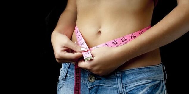 vitka djevojka nakon gubitka kilograma za mjesec dana