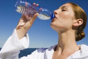 pijenje vode na lijenoj dijeti